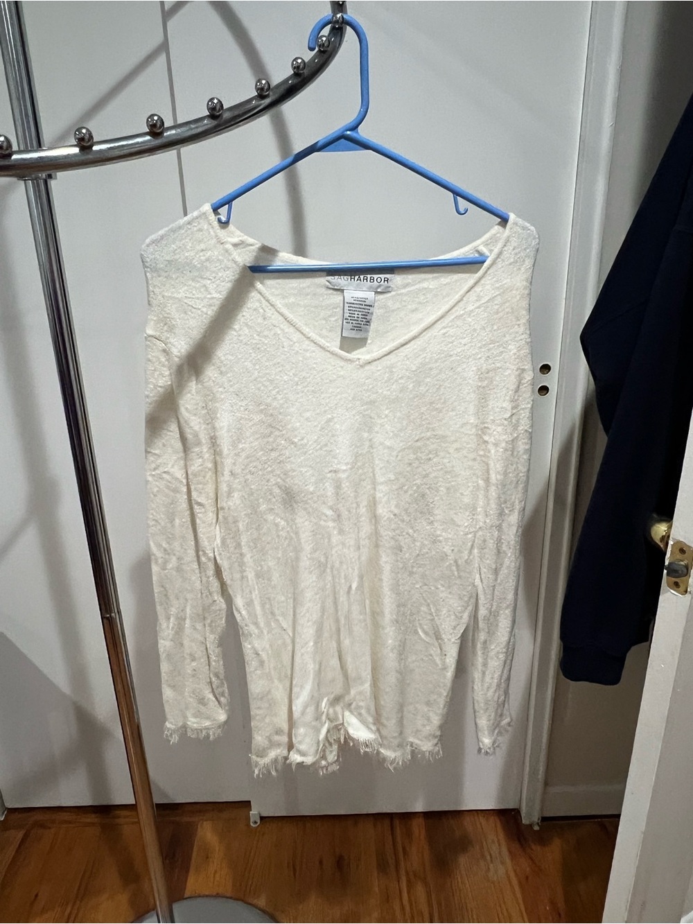 Sag Harbor Cream V-Neck Lightweight Knit Pullover